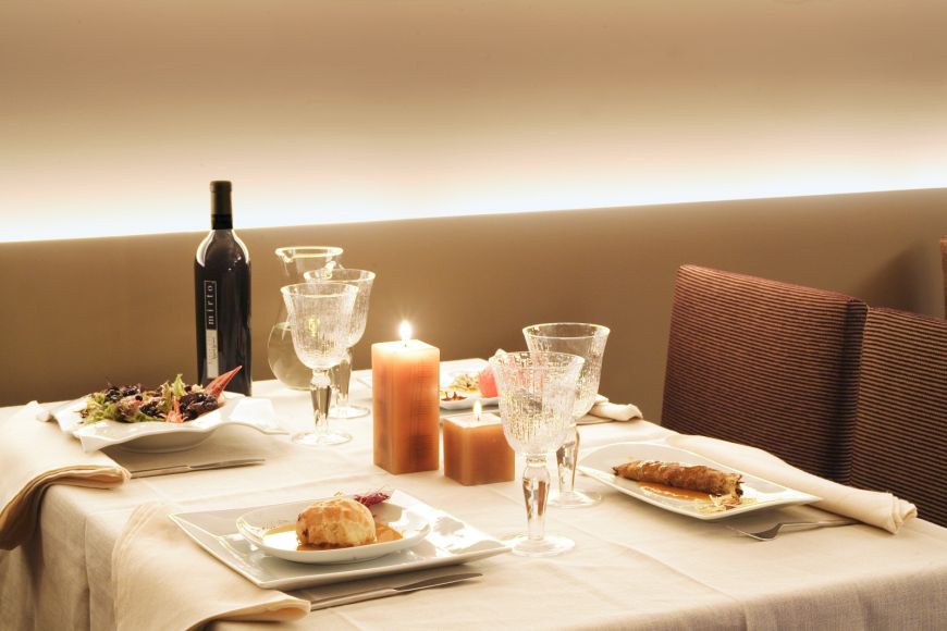 Cena romántica con velas