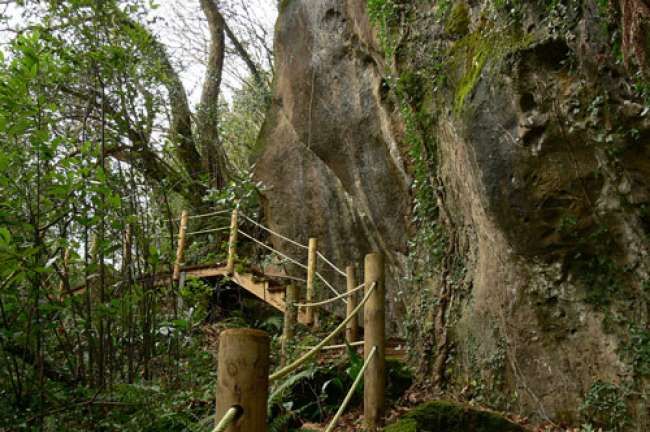 WALKING IN ASTURIAS: VALLE FELIZ OR THE CAVES OF ANDINA.