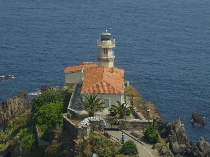 FAROS DE ESPAÑA - Faro de Cudillero (Cudillero, Asturias)