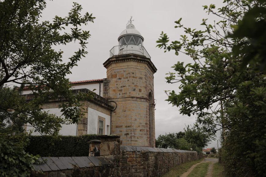 EL FARO UNKEMPT HOUSES Villaviciosa  (Asturias - España)