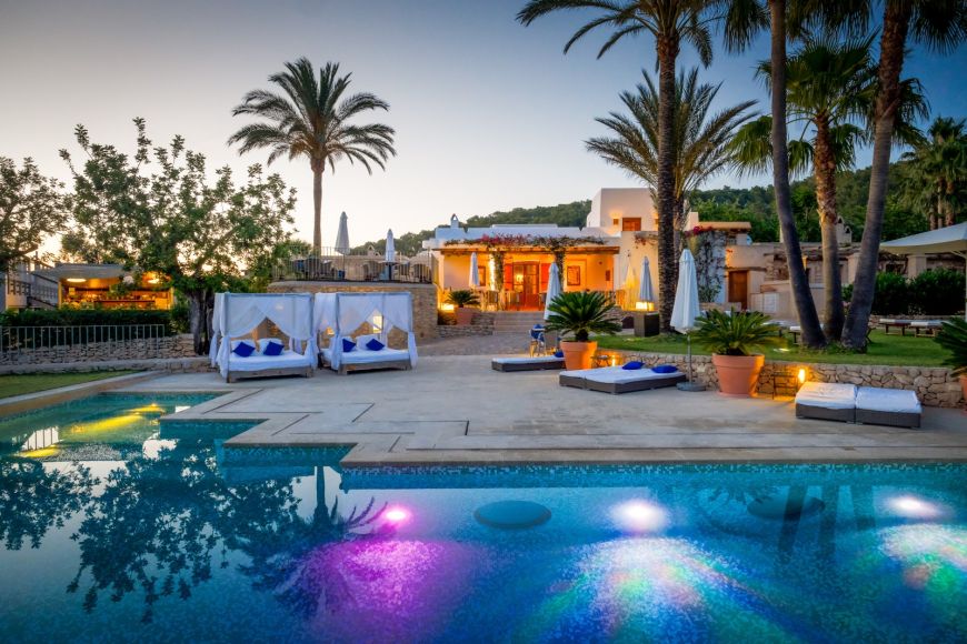 Piscinas-Hotel Rural Can Lluc