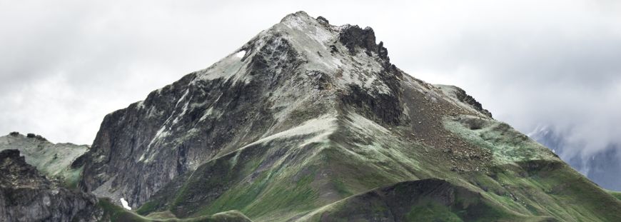 Día 2. Visita al PN Posets-Maladeta: cumbre de Salvaguardia, Portillon de Benas y vistas al pico Aneto + almuerzo - picnic + visita a Benasque + cena y alojamiento en Acebo Casa Muria.