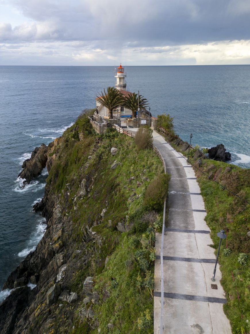 1. Faro de Cudillero (Cudillero, Asturias)