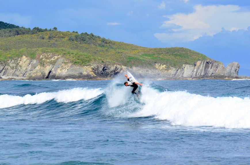 1. Surf y mar en el paraíso asturiano [Hotel Pleamar – Puerto de Vega (Asturias)]